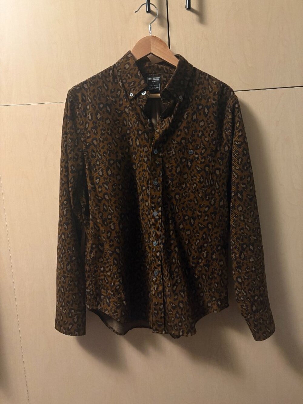 Men's Todd Snyder & Three Looms Button Down in Cheetah Corduroy - Size Medium